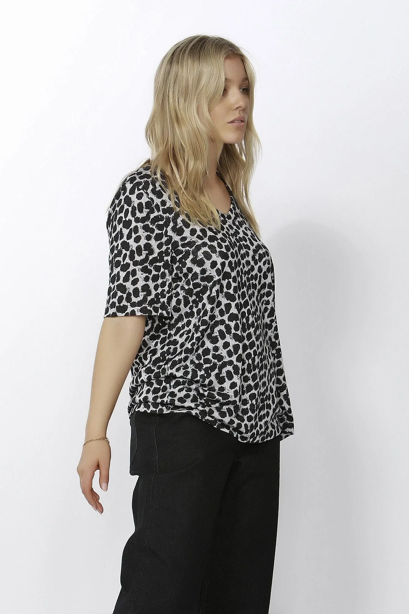 Betty Basics Messina V-Neck Tee in Leopard Print