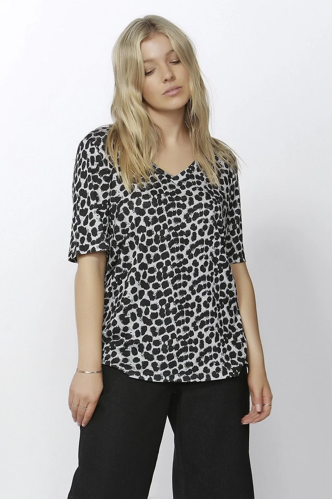 Betty Basics Messina V-Neck Tee in Leopard Print