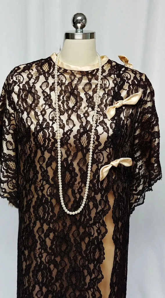 *GLAMOROUS VINTAGE ROVEL OF CALIFORNIA BLACK LACE & CHAMPAGNE SATIN DRESSING GOWN / LOUNGEWEAR / CAFTAN