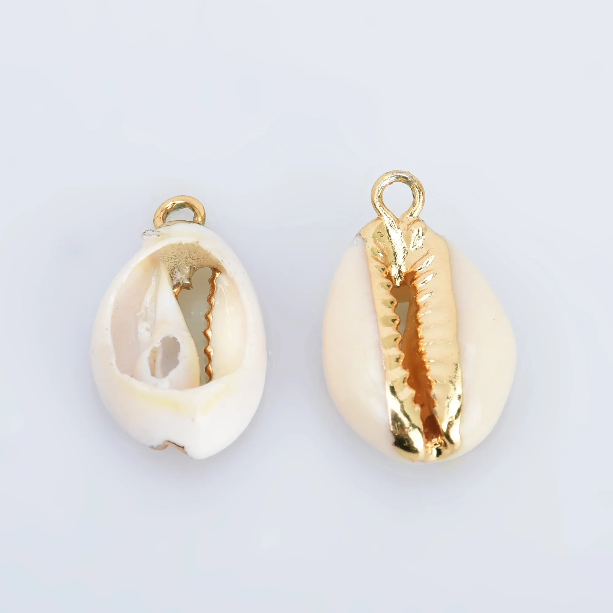 Natural Cowrie Shell Pendant Cowrie Seashell charm with 2mm Holes DIY Bracelet Necklaces Earrings Jewelry Wholeasles 2pcs 102832