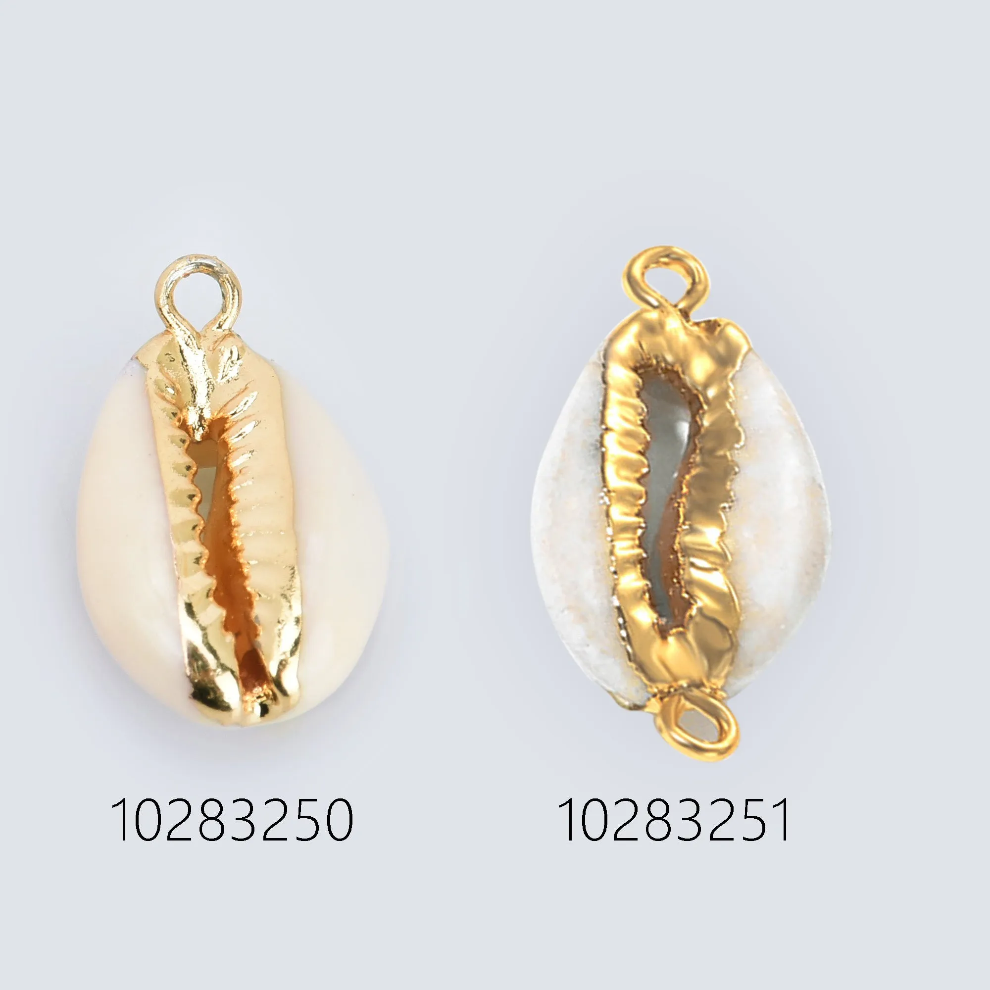 Natural Cowrie Shell Pendant Cowrie Seashell charm with 2mm Holes DIY Bracelet Necklaces Earrings Jewelry Wholeasles 2pcs 102832