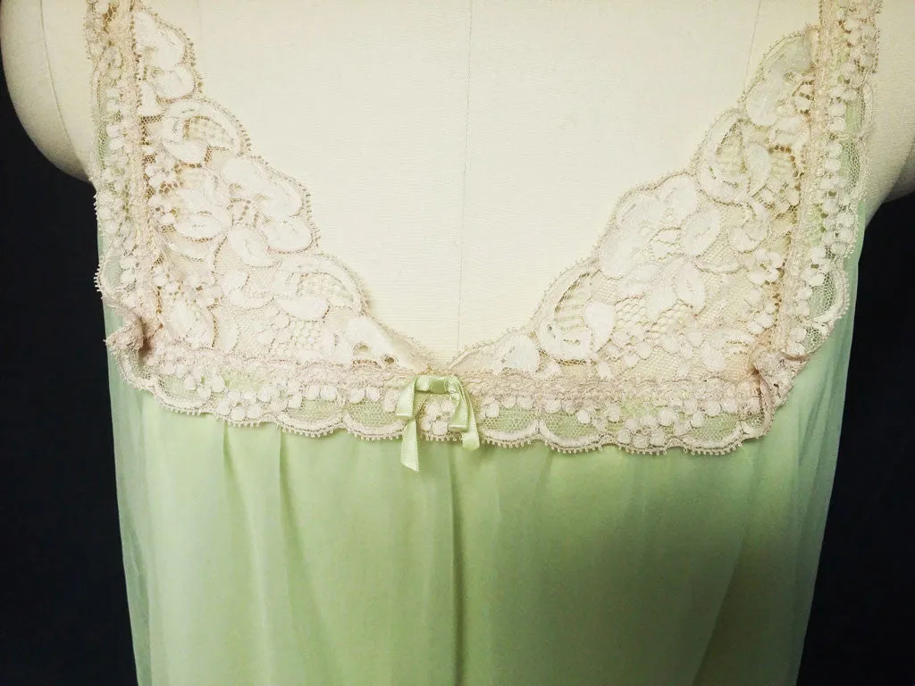 *VINTAGE VANITY FAIR DOUBLE NYLON PEIGNOIR & NIGHTGOWN SET WITH ECRU LACE IN KEY LIME COOKIE