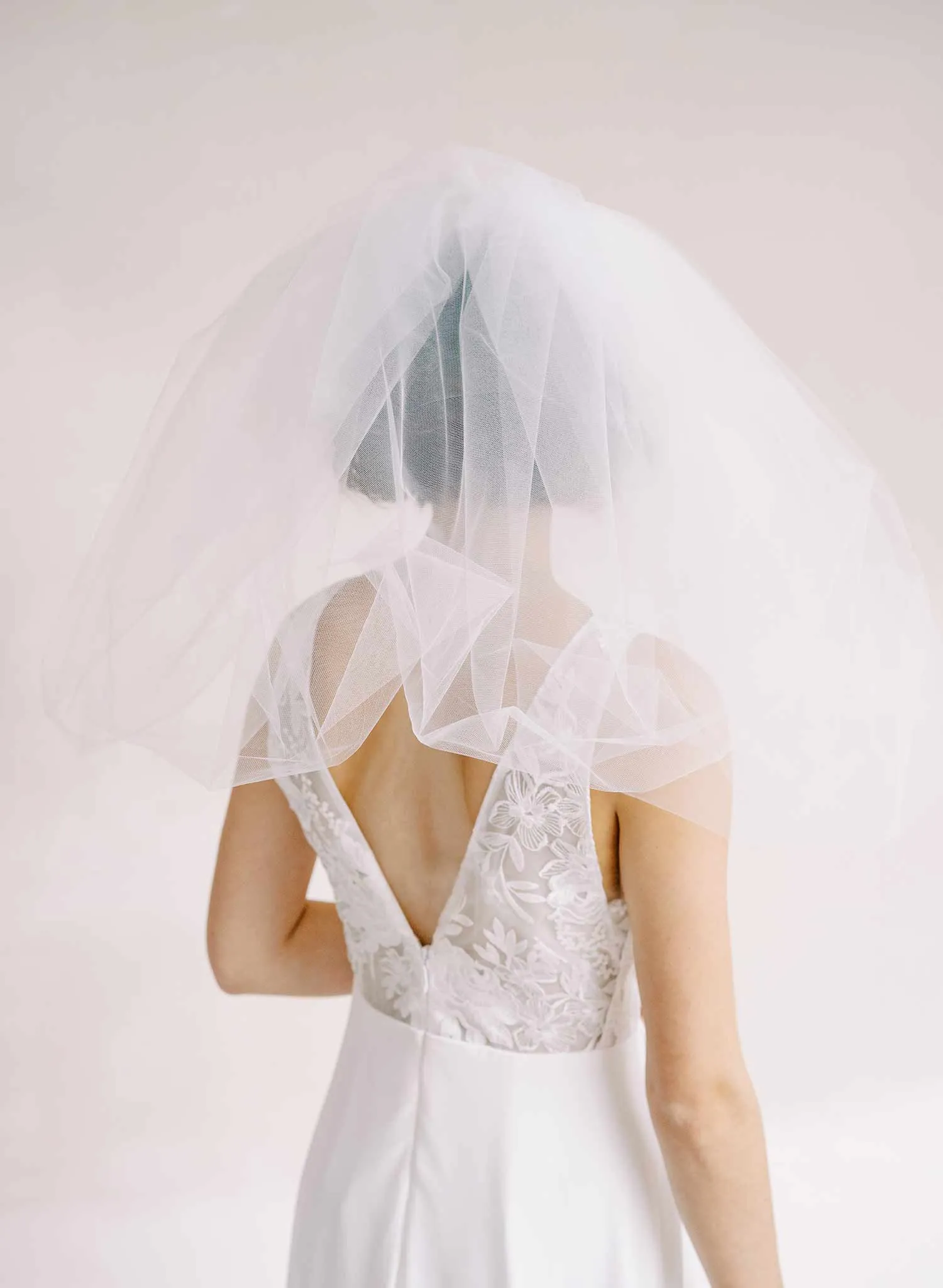 Voluminous short bubble veil - Style #2357